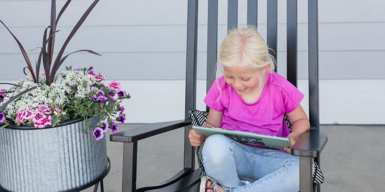 4 Simple Methods to Spruce Up A Small Outside Space