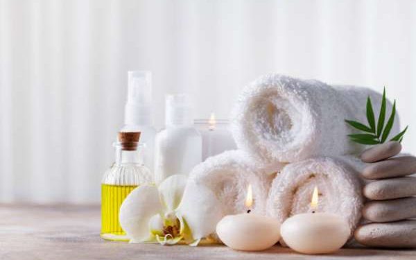Utilizing Important Oils Safely + Simple DIY Fragrance – Tub and Physique