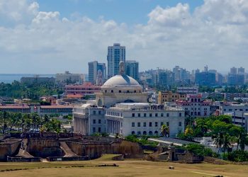 Half of Puerto Rico was with out energy, billionaires are enlarging their flood-prone seashore homes, and extra