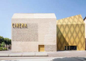 Cinema Le Grand Palais nods to age of “monumental” film theatres