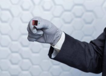 A non-invasive nanochip system can reprogram tissue to vary pores and skin tissue into blood vessels and nerve cells