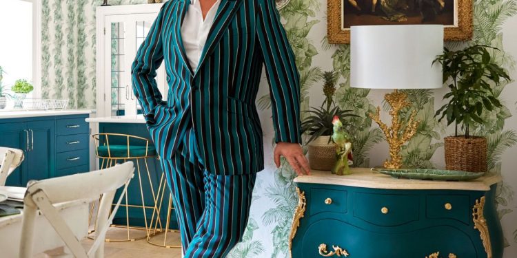 Laurence Llewelyn-Bowen reveals the flooring color to keep away from in small rooms