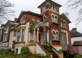 Is that this Victorian structure? If that’s the case is there a particular identify for this type of home? I am attempting to get the elevations of it…I might recognize any assist : structure