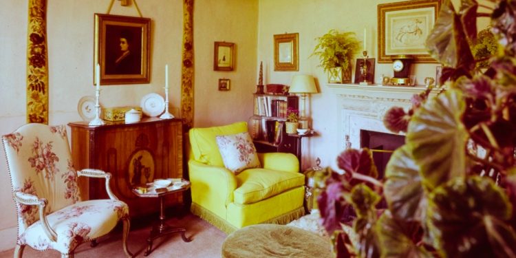 Obsessed With English Nation Home Type? This Vintage Public sale Is for You