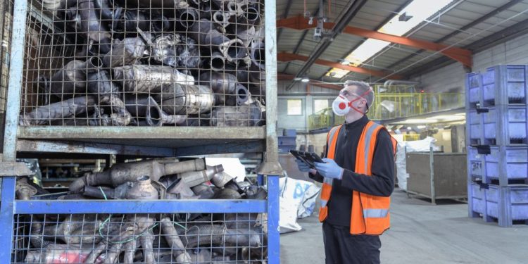 Triple-I Weblog | Catalytic Converter Thefts Up, Spurring Motion from Lawmakers
