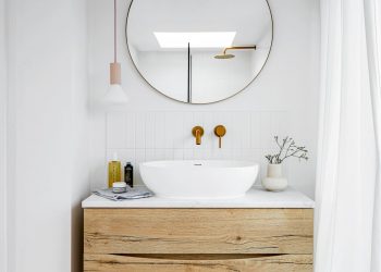 Why an knowledgeable advises towards the 25p TikTok hack for protecting your lavatory mirrors steam-free