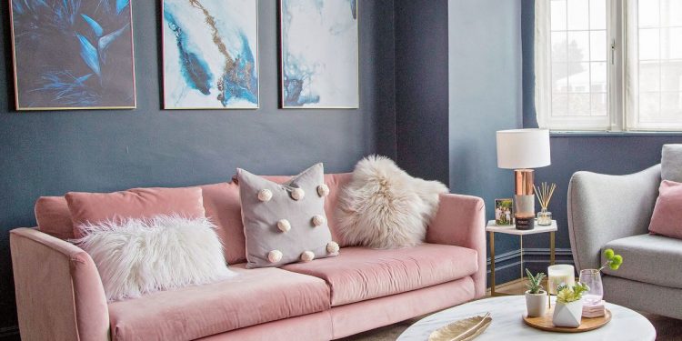 Followers queued with a £1000 pink couch for Wimbledon