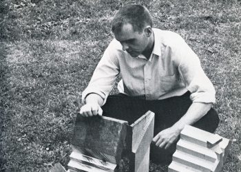 Artist Carl Andre, concerned within the dying of Ana Mendieta, dies at 88
