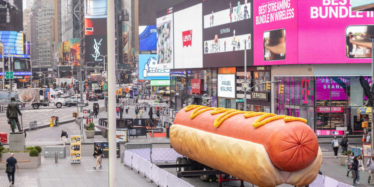 Scorching Canine within the Metropolis debuts in Occasions Sq.