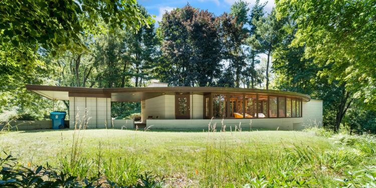 A Frank Lloyd Wright Usonian Residence Lists for $1.85 Million in Michigan