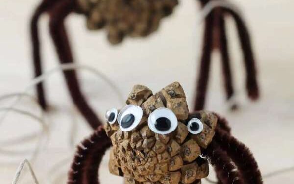 Remodel a pine cone right into a spooky but cute spider for Halloween – Recycled Crafts