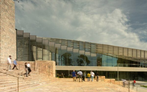Snøhetta provides “weightless” pavilion to Nebraska’s largest artwork museum