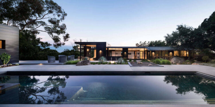 A contemporary revival of a Nineteen Fifties rock quarry cabin