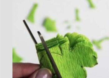 The best way to make a shamrock garland for St. Patrick’s Day